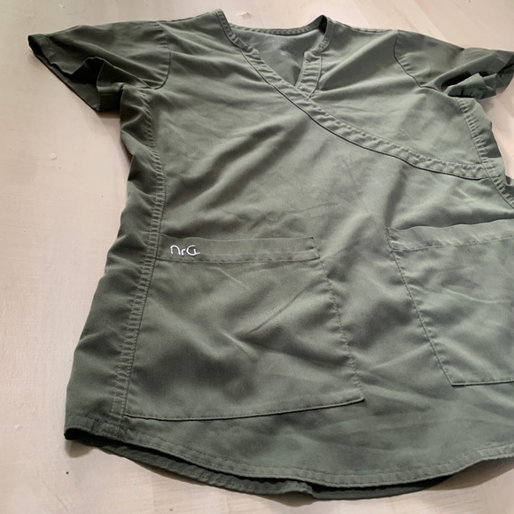 NrG by Barco medical scrubs - size small - Picture 2 of 5